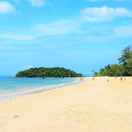 The Beach At Klong Muang Krabi town Exteriör bild