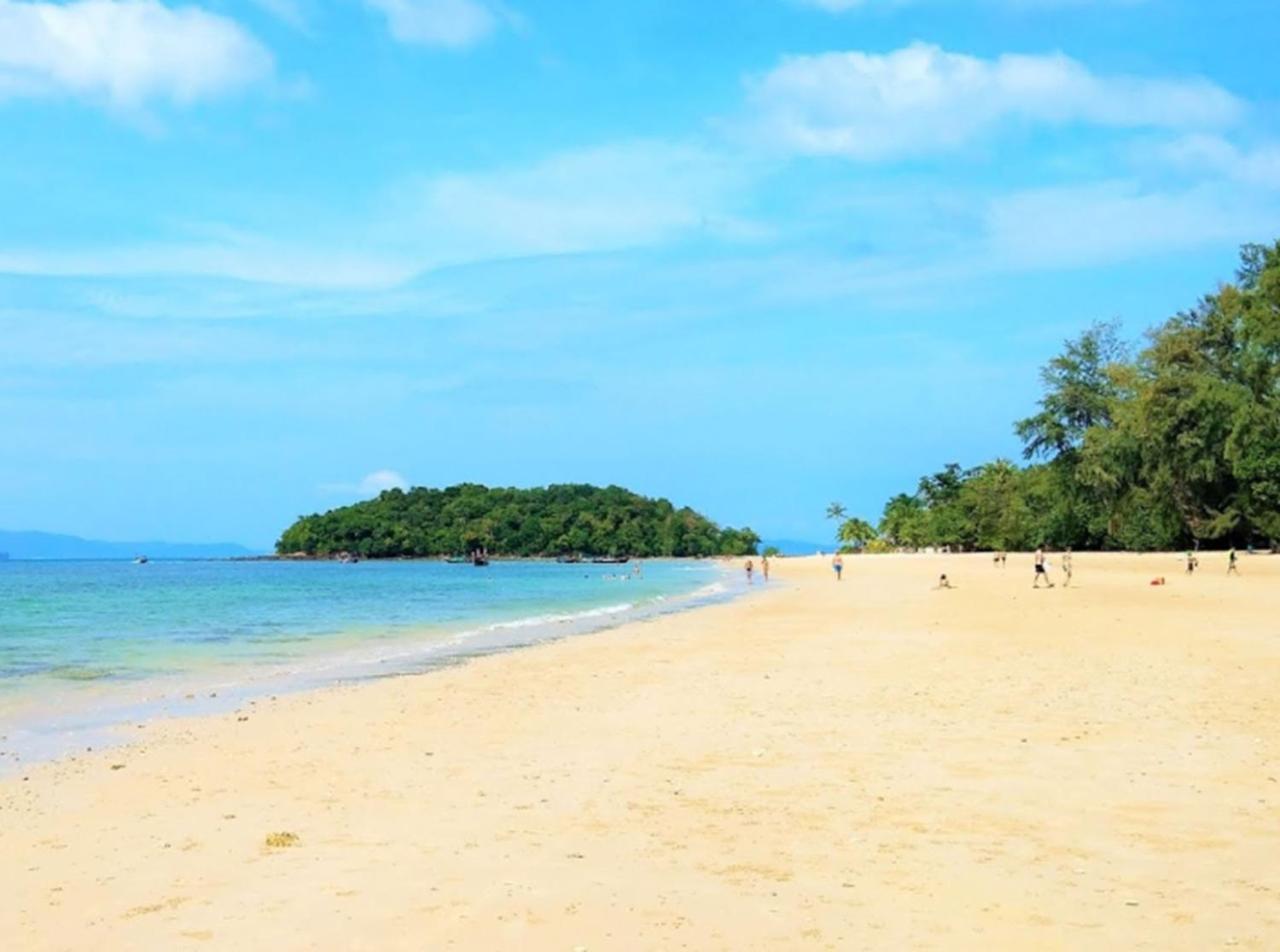 The Beach At Klong Muang Krabi town Exteriör bild